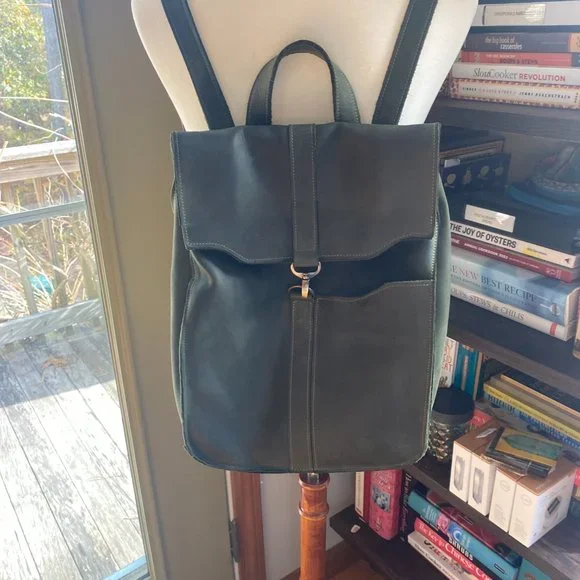 LOVELY GREEN LEATHER BACKPACK WITH LAPTOP COMPARTMENT - Picture 2 of 14